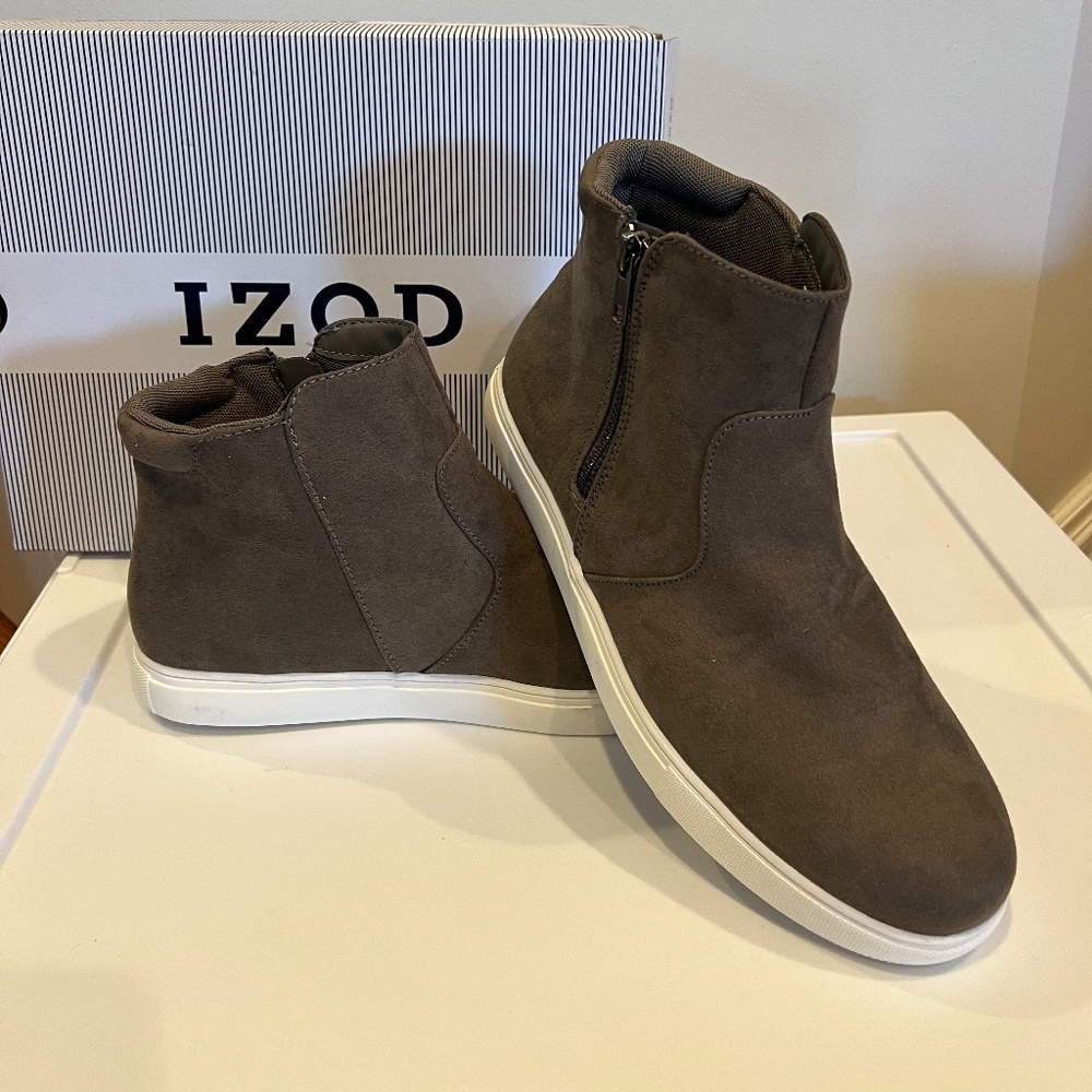 Izod Mila Gray faux suede ankle boots size 9